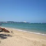 Ratana Villa - Pattaya Holiday House Walking Street 7 Bedrooms