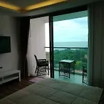 Apartment The Peak Towers Sea View