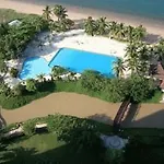 Room At Sunshine Beach Condo
