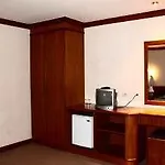 Hotel Sea Falcon On The Water