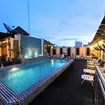 Whitehouse Condotel 3*