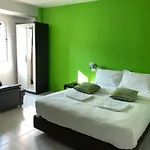 The Chic Place