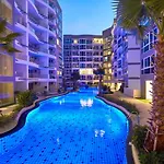 Grand Avenue By Tech Apartment *