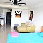 วันหยุดที่บ้าน Plaza Condotel Large Sukhumvit *