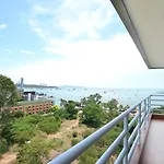 Top Floor Beachfront Dream Apartment