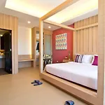 Hotel J