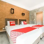 Oyo 347 Southside Hotel 2*