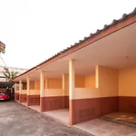 โรงแรม โอโย 645 บ้านเรืองรุ่งโรจน์ 2*