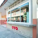 โรงแรม โอโย 645 บ้านเรืองรุ่งโรจน์ 2*