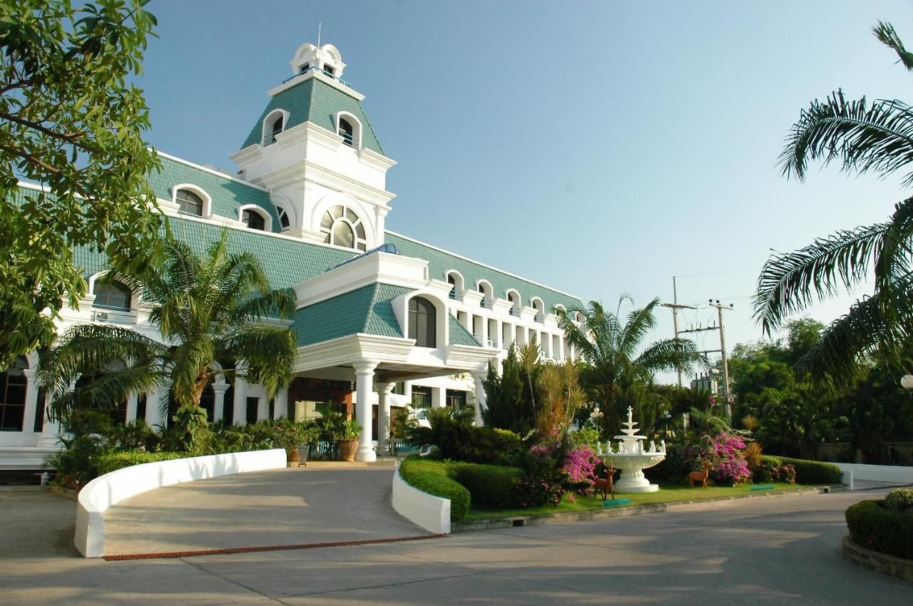 โรงแรม The Camelot 4*