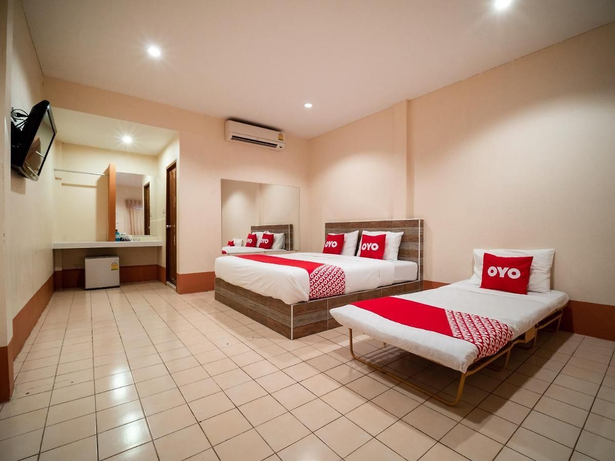 Vaccinated Staff - Oyo 645 Baan Ruangrungroj โรงแรม