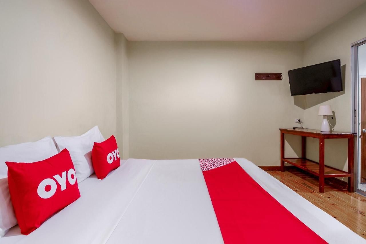 โรงแรม Oyo 1065 Greenery House 2*