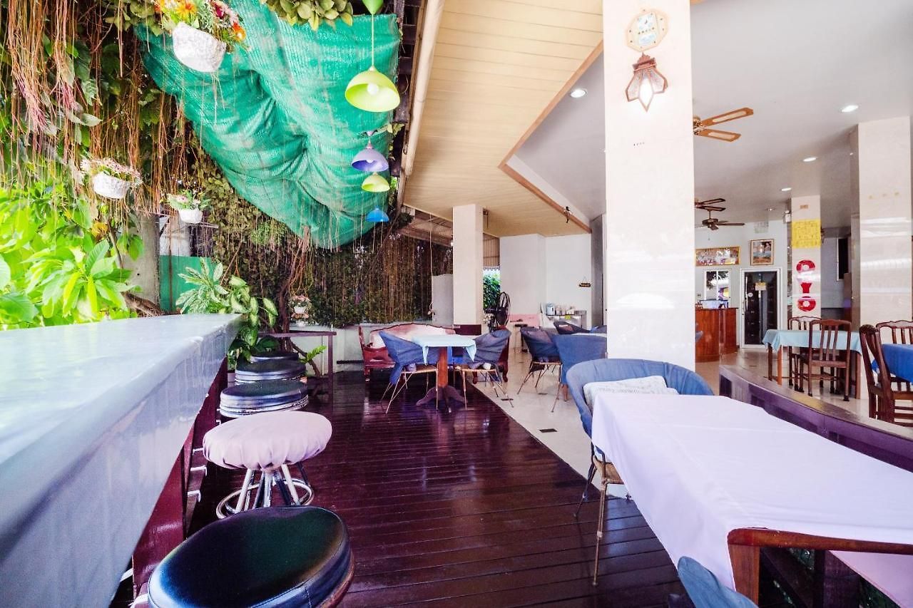 โรงแรม Oyo 1065 Greenery House 2*