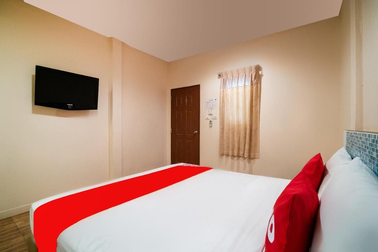 Vaccinated Staff - Oyo 645 Baan Ruangrungroj โรงแรม