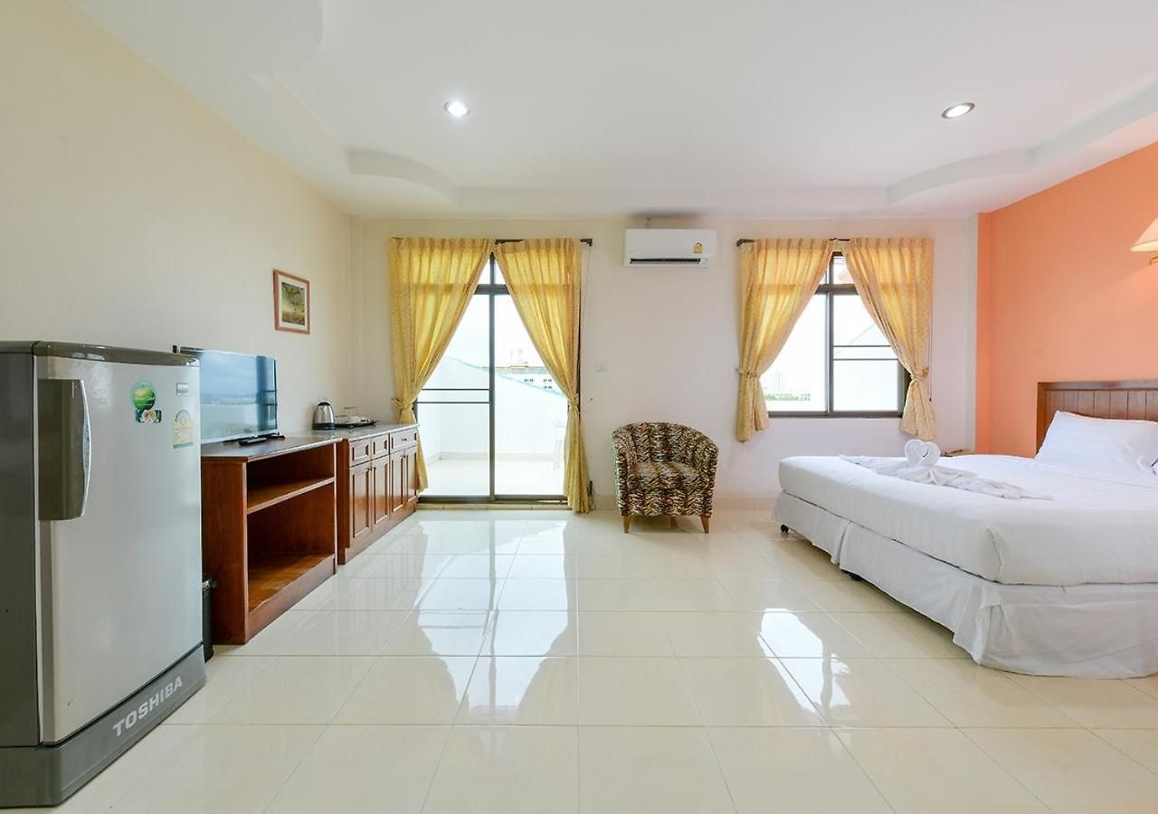 โรงแรม Sun &