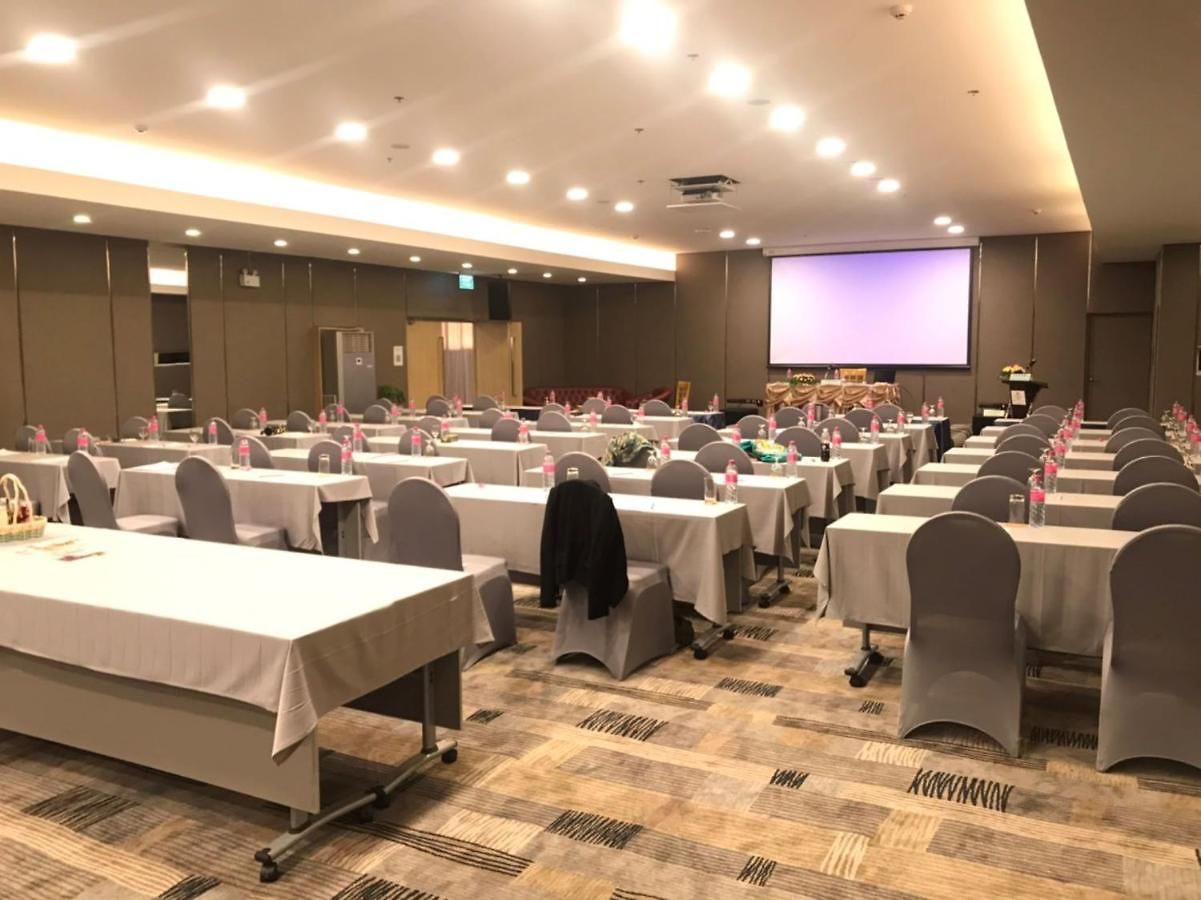 โรงแรม บารอน บีช 4*