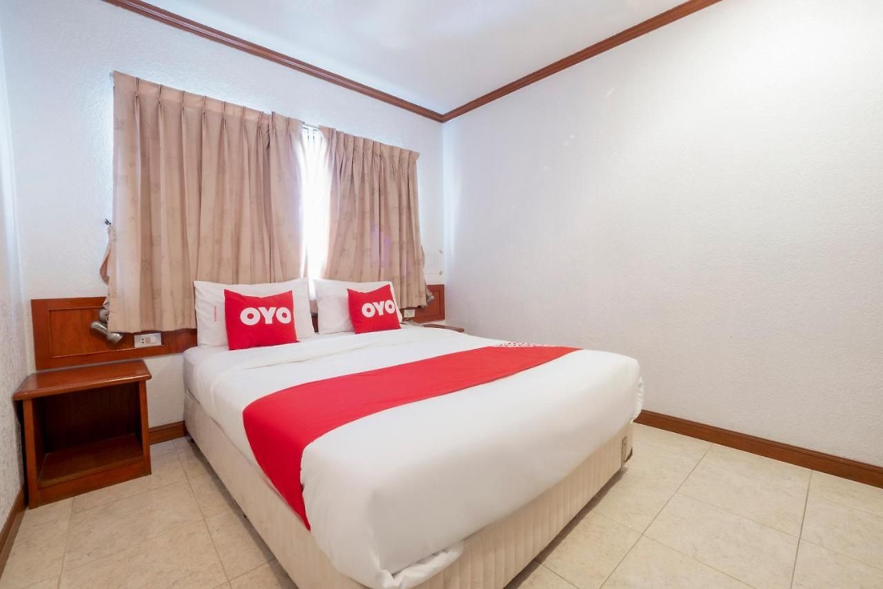 Oyo 75328 Punjabi Junction โรงแรม 3*