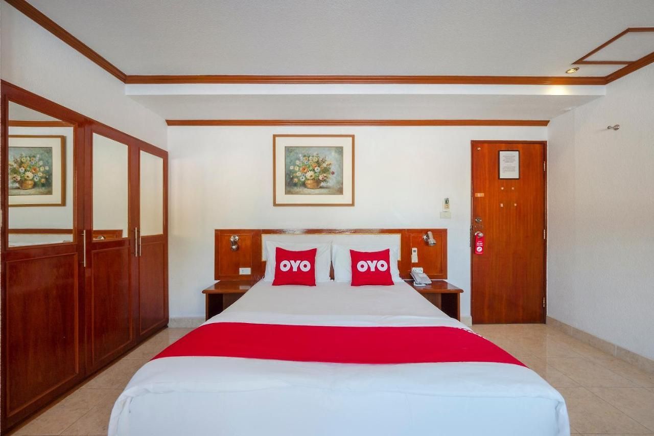 Oyo 75328 Punjabi Junction โรงแรม 3*