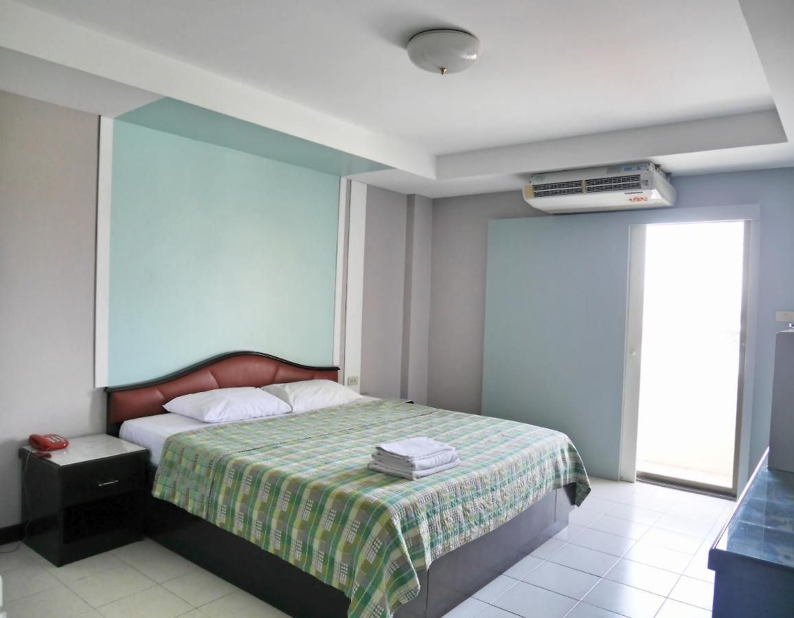 อพาร์ตโฮเทล Dee Budget Hotel by Dang โรงแรมดีบัดเจดโฮเทลพัทยาบายแดง Pattaya
