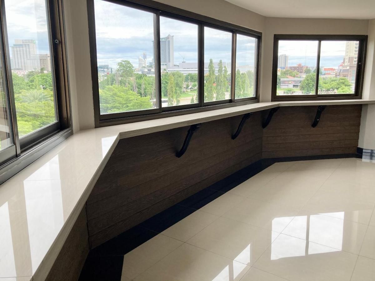 Dee Budget Hotel by Dang โรงแรมดีบัดเจดโฮเทลพัทยาบายแดง อพาร์ตโฮเทล *