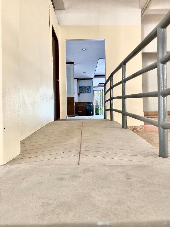 Dee Budget Hotel by Dang โรงแรมดีบัดเจดโฮเทลพัทยาบายแดง