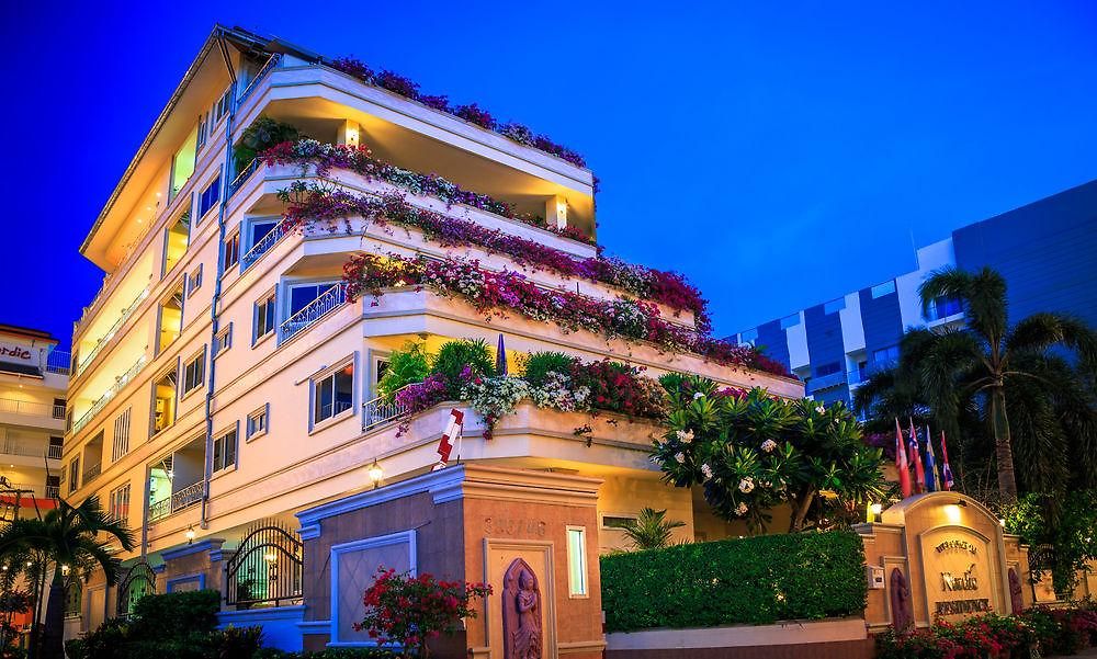 Family โรงแรม 4*