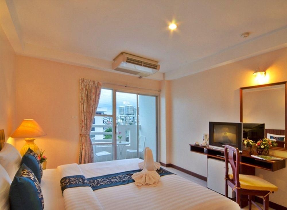 โรงแรม Eastiny Place 3*