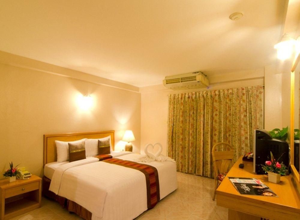 โรงแรม Eastiny Place 3*