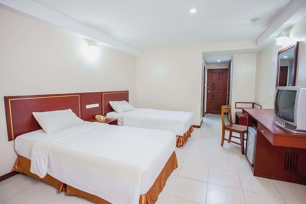 Eastiny Place โรงแรม 3*