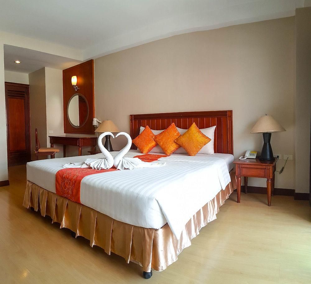 Eastiny Place โรงแรม 3*
