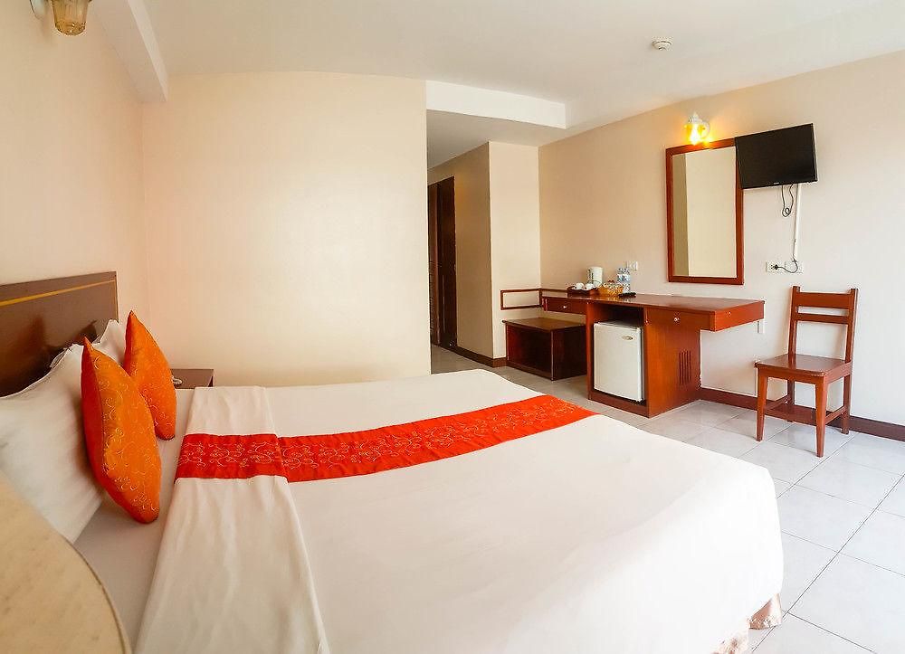 Eastiny Place โรงแรม 3*