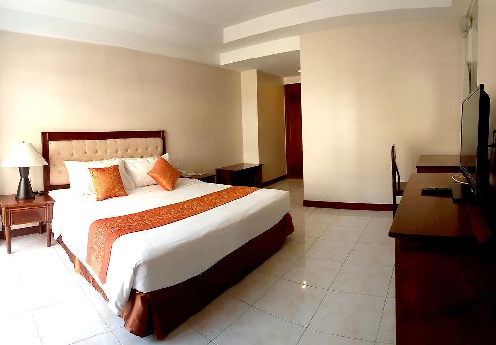 Eastiny Place โรงแรม 3*