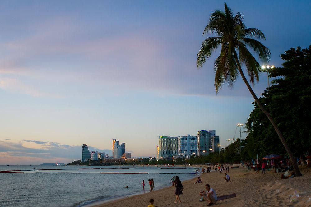Eastiny Place โรงแรม 3*