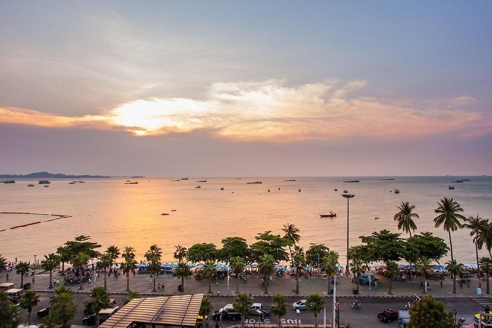 Eastiny Plaza โรงแรม