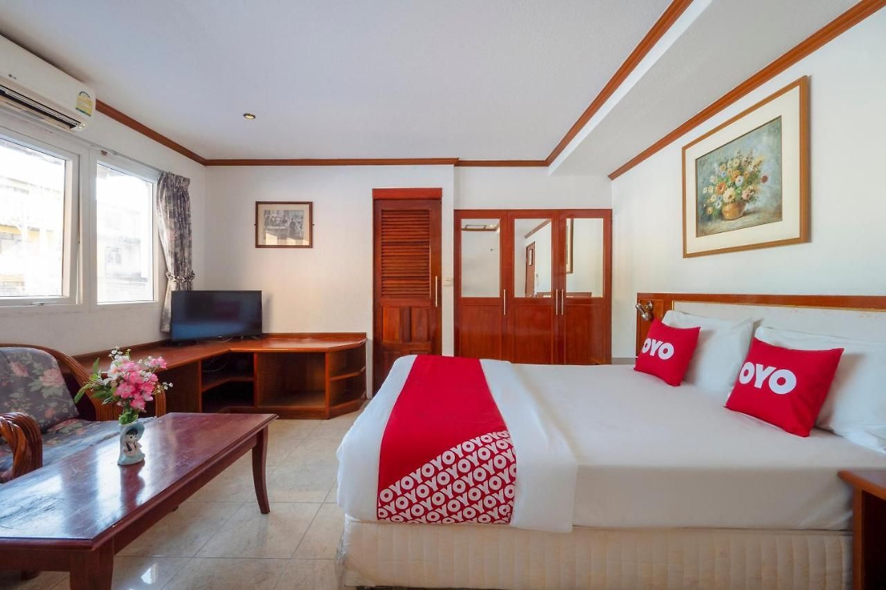 Oyo 75328 Punjabi Junction โรงแรม 3*