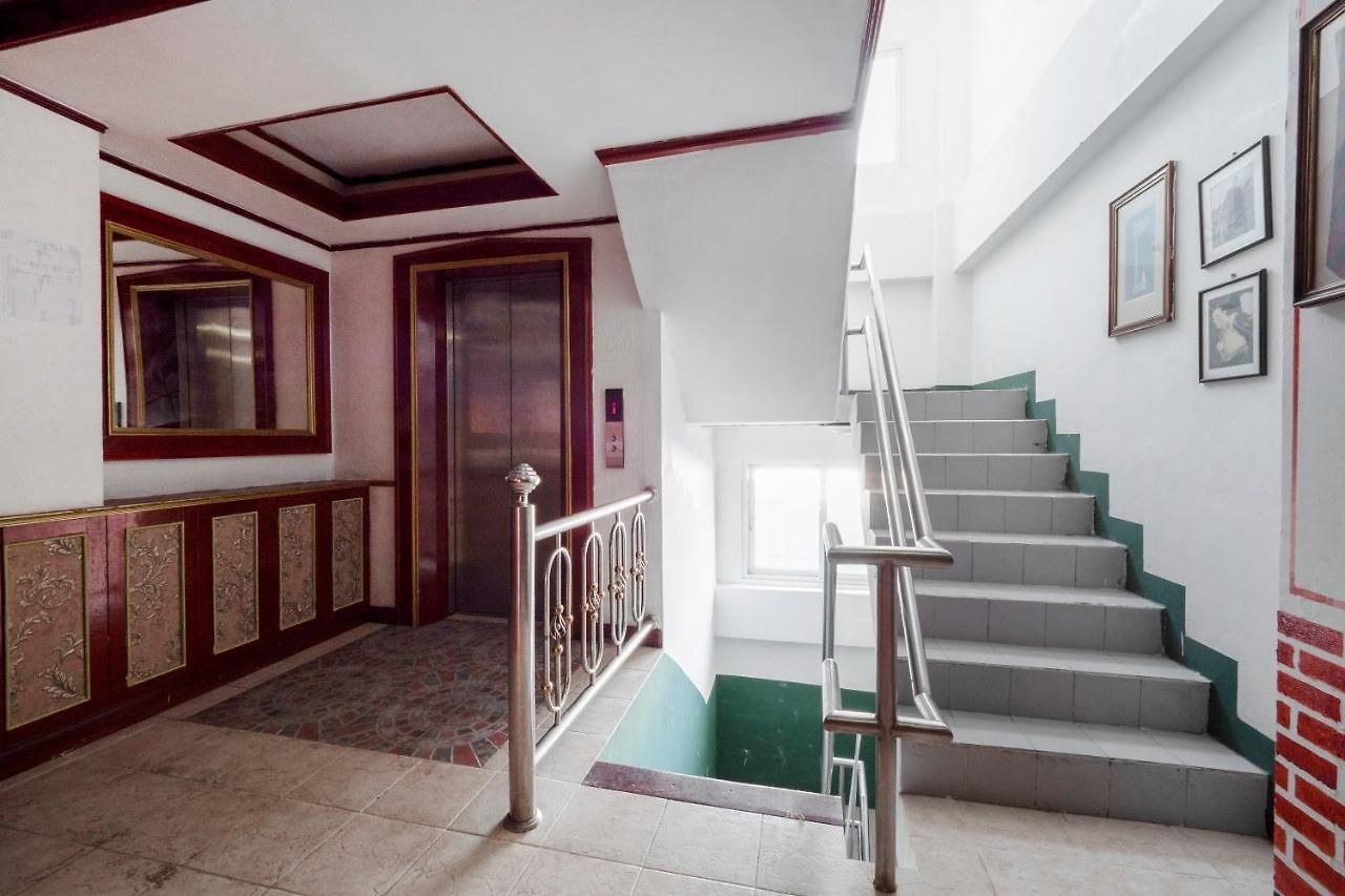 Oyo 75328 Punjabi Junction โรงแรม 3*