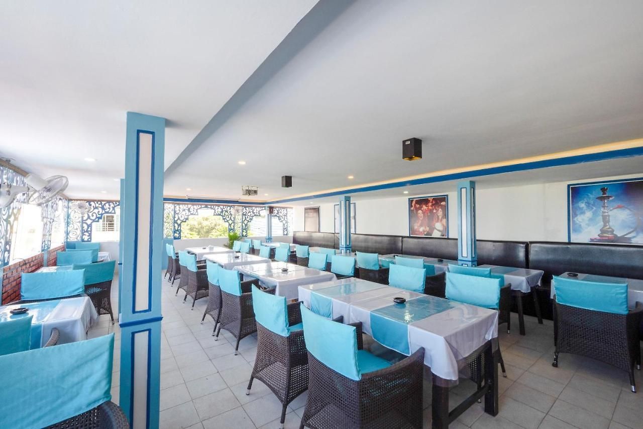 Oyo 75328 Punjabi Junction โรงแรม 3*