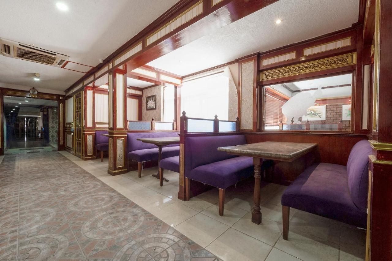 Oyo 75328 Punjabi Junction โรงแรม
