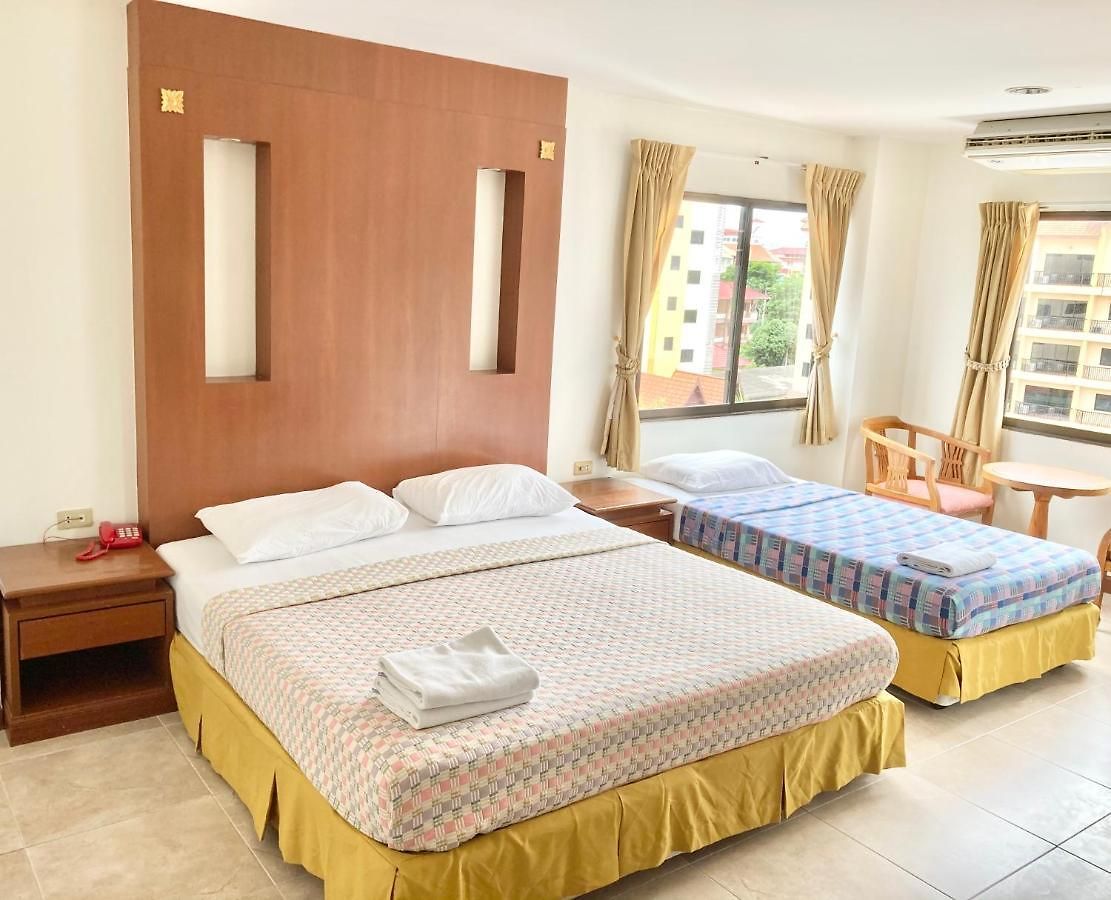 Dee Budget Hotel by Dang โรงแรมดีบัดเจดโฮเทลพัทยาบายแดง * Pattaya