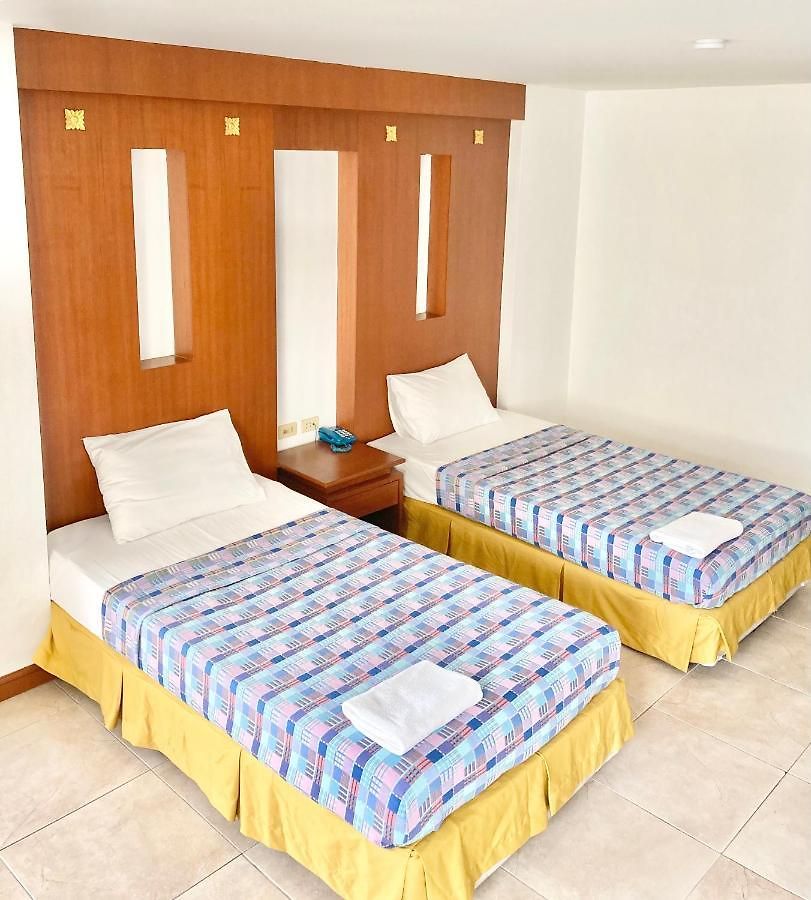 Dee Budget Hotel by Dang โรงแรมดีบัดเจดโฮเทลพัทยาบายแดง