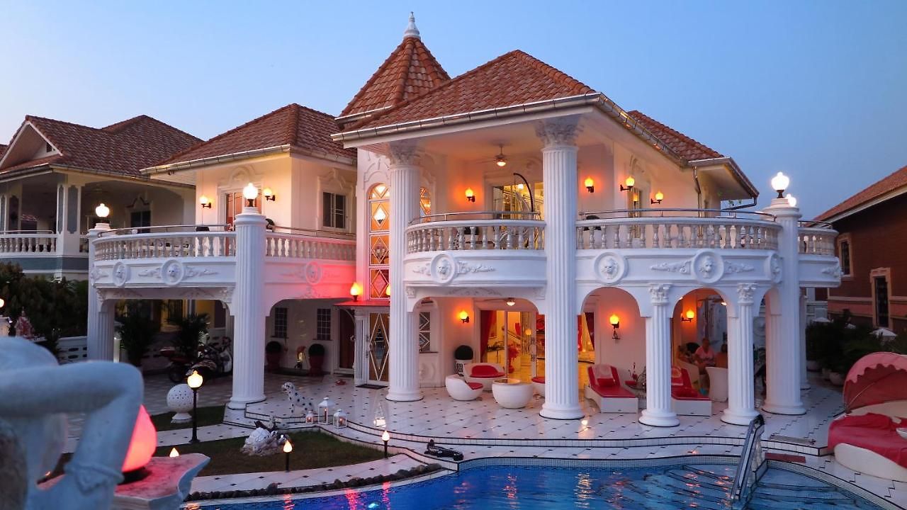 Empireland Luxury Pool Walking Street *
