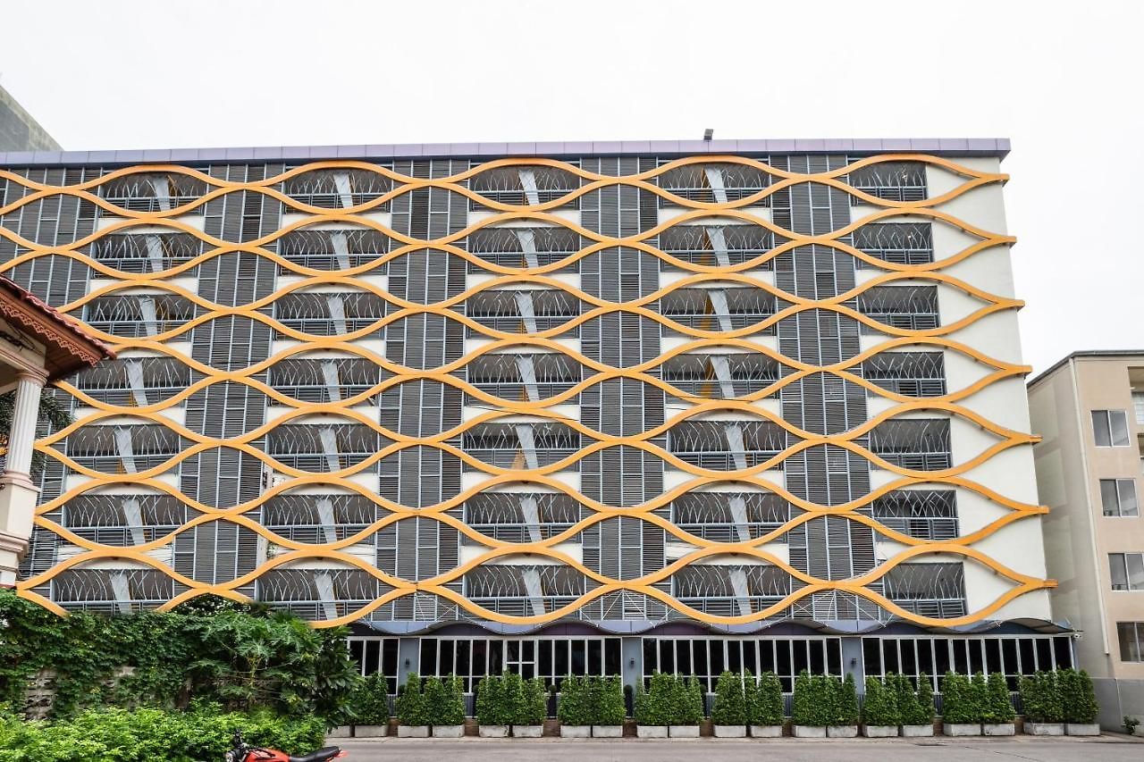 Oyo 1126 Curve Boutique โรงแรม 3*