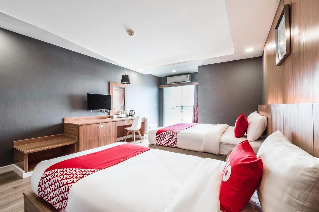 โรงแรม Oyo 1126 Curve Boutique 3*