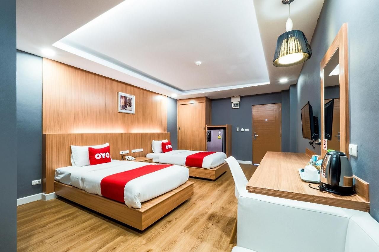 โรงแรม Oyo 1126 Curve Boutique 3*