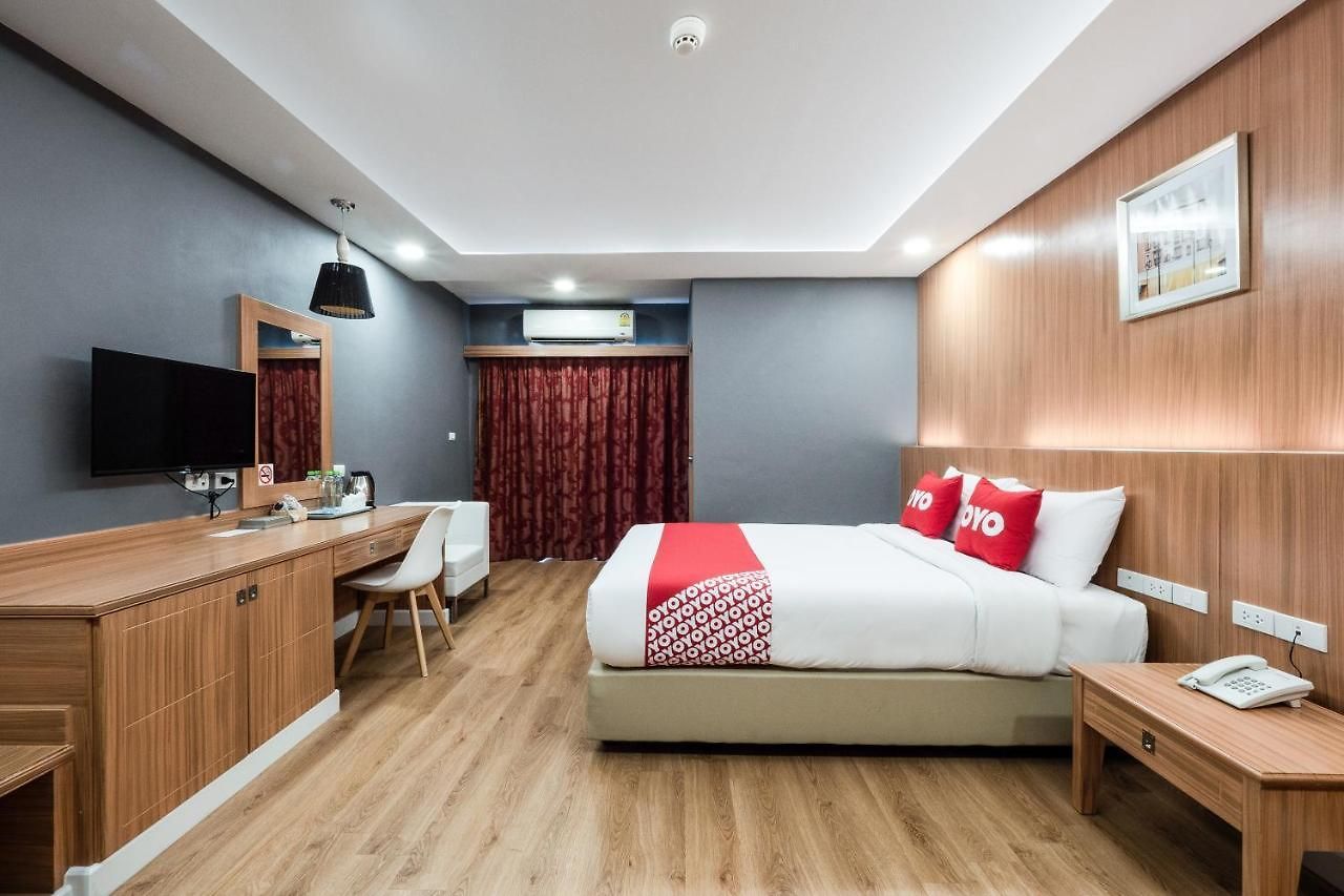 Oyo 1126 Curve Boutique โรงแรม 3*