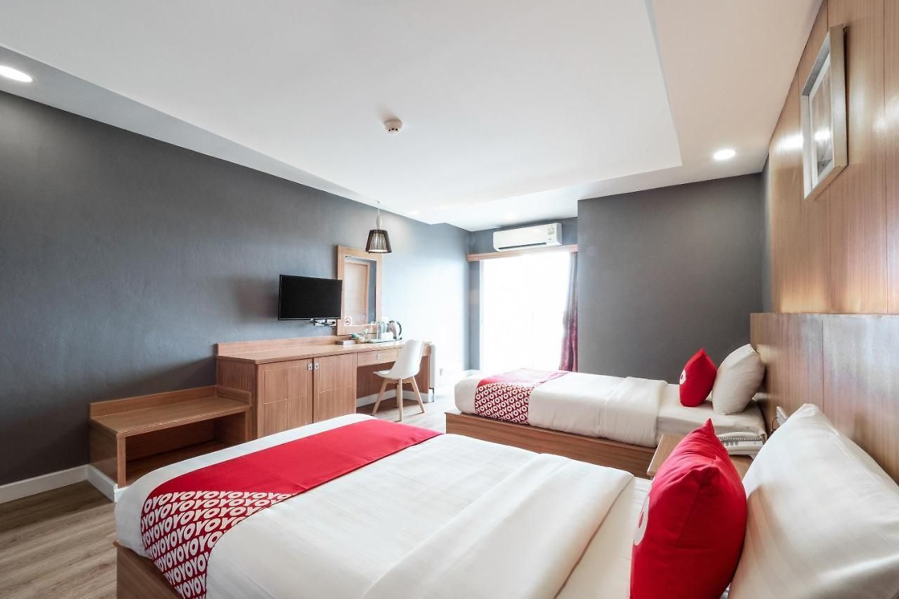 โรงแรม Oyo 1126 Curve Boutique 3*