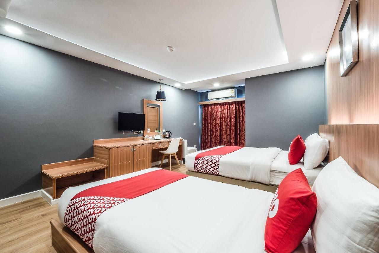 โรงแรม Oyo 1126 Curve Boutique 3*