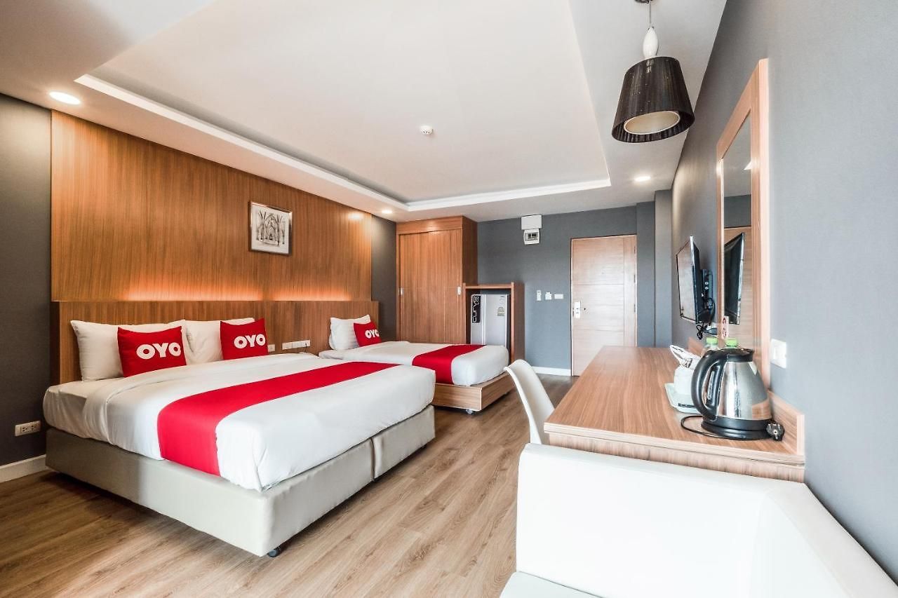 โรงแรม Oyo 1126 Curve Boutique 3*
