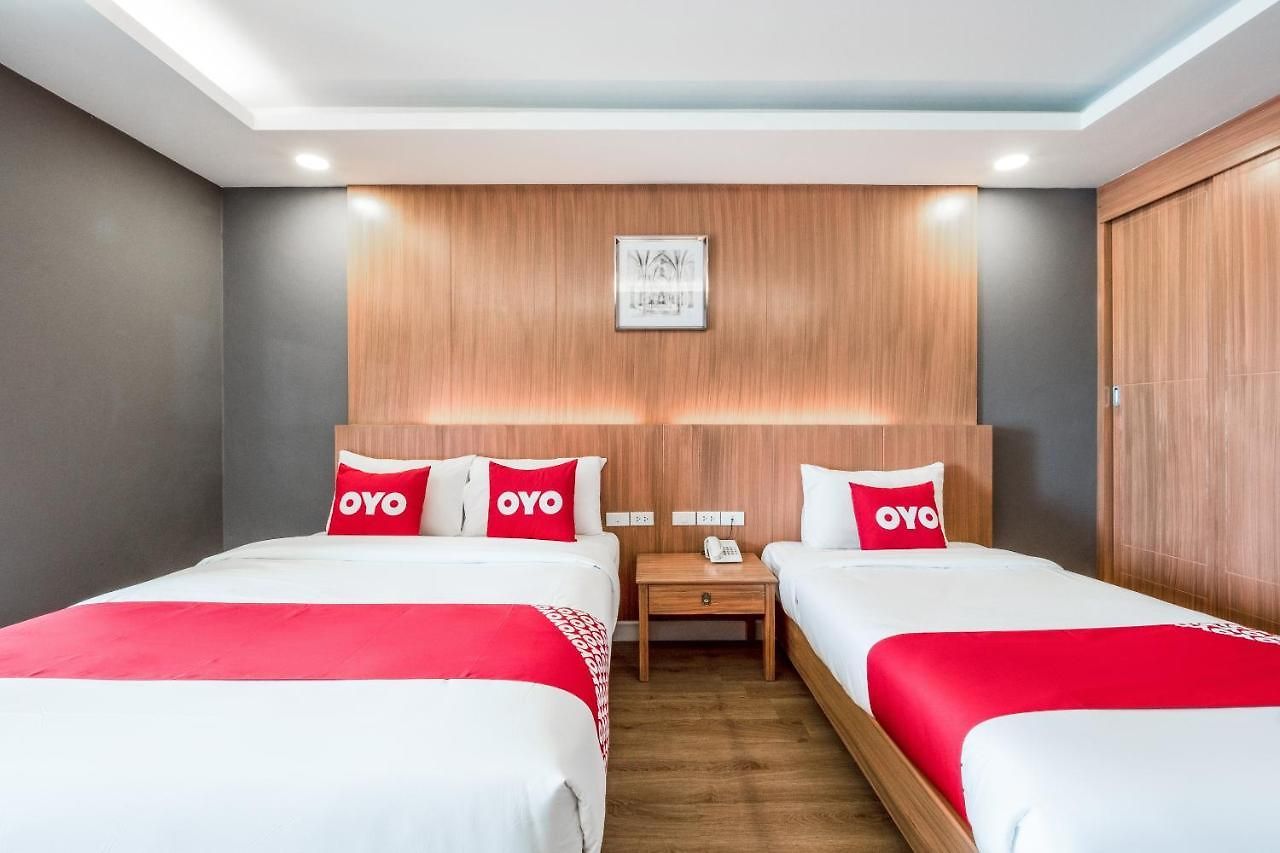โรงแรม Oyo 1126 Curve Boutique 3*