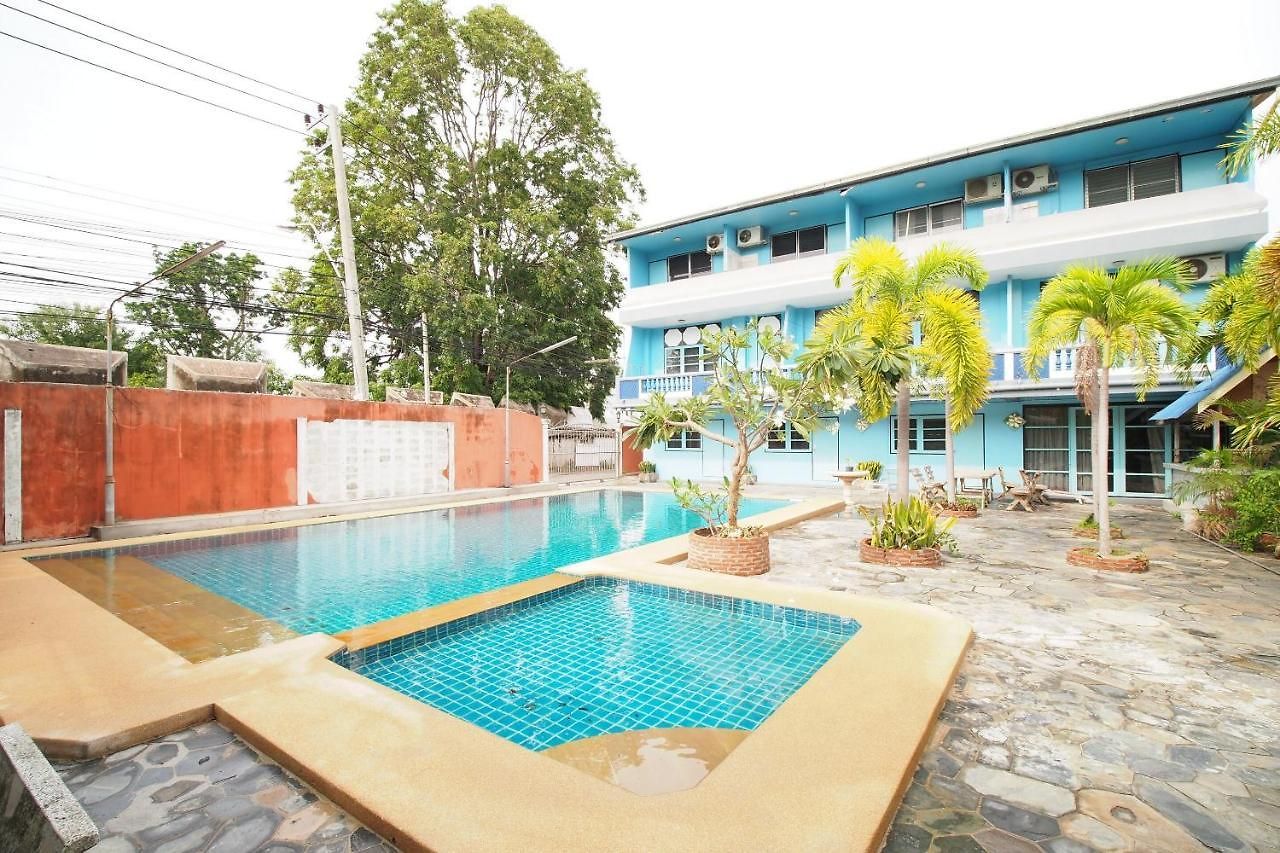 Oyo 1004 Naklua Mansion โรงแรม 2*